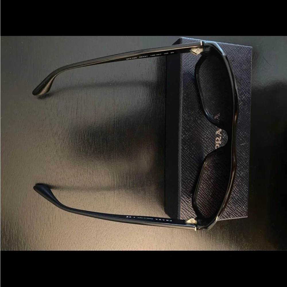 Prada sunglasses - Picture 3 of 5